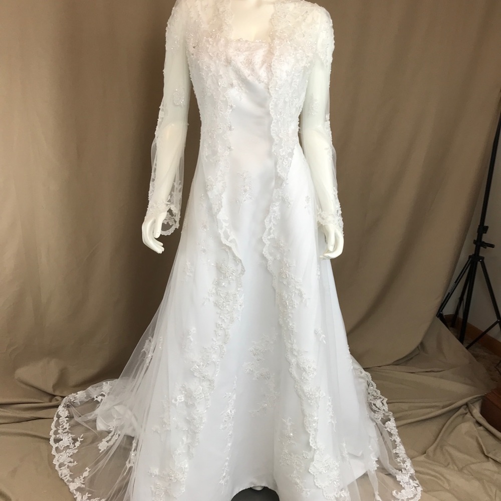 David's Bridal Style T5274, Size 6, white